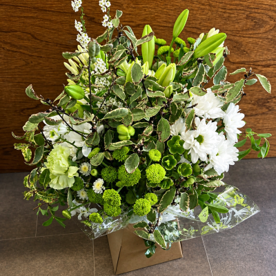 Fresh Meadow Whisper - A beautifully natural arrangement inspired by the calm and simplicity of a countryside meadow. Soft whites and fresh green tones blend effortlessly with delicate foliage, creating a light and airy feel. The mix of textures and gentle movement gives this piece an organic, just-picked charm, while the structured design keeps it elegant and refined. Perfect for bringing a sense of peace, freshness, and understated beauty into any space.